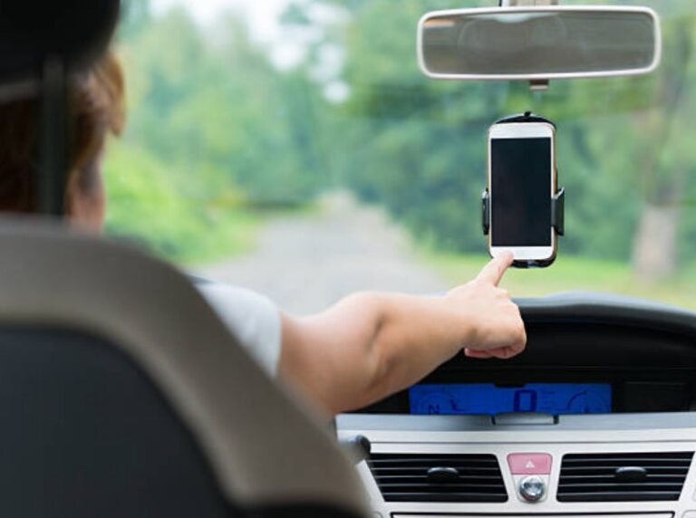 Nosači telefona za auto za lakšu i sigurniju vožnju