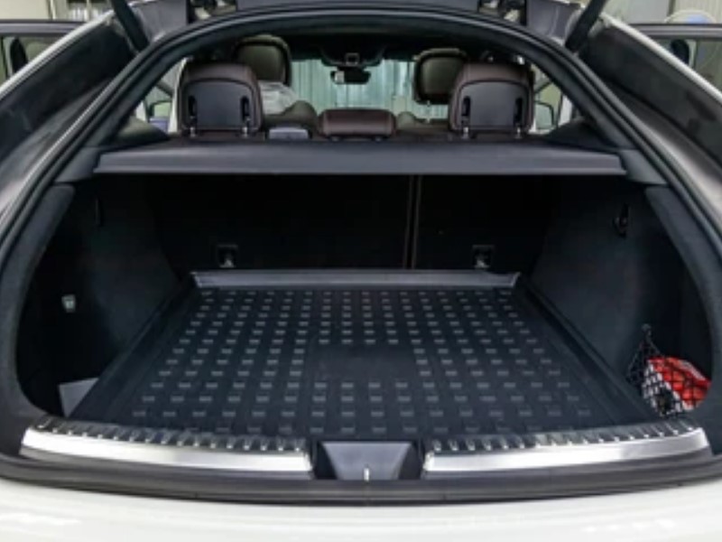 korito prtljažnika automobila